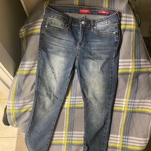 GUESS Mid-Rise Skinny (Melanie Fit)